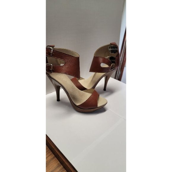 Brazilian pair of womens shoes sz  7 1/2 - Picture 3 of 4